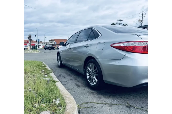 $7000 : 2017 Toyota Camry SE Available image 2