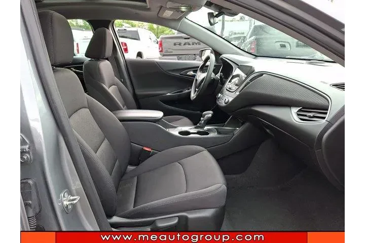 $19485 : Chevrolet Malibu 2024 LT 4dr image 9