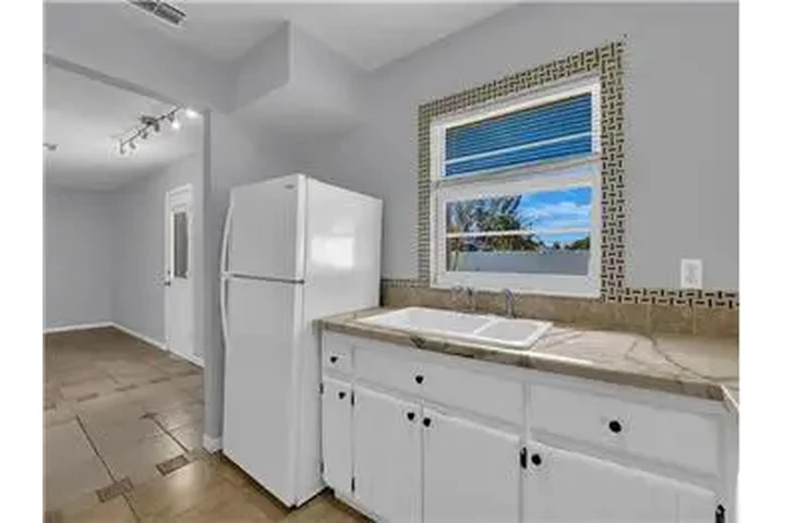 $1000 : Rental property with 2 bedro image 7