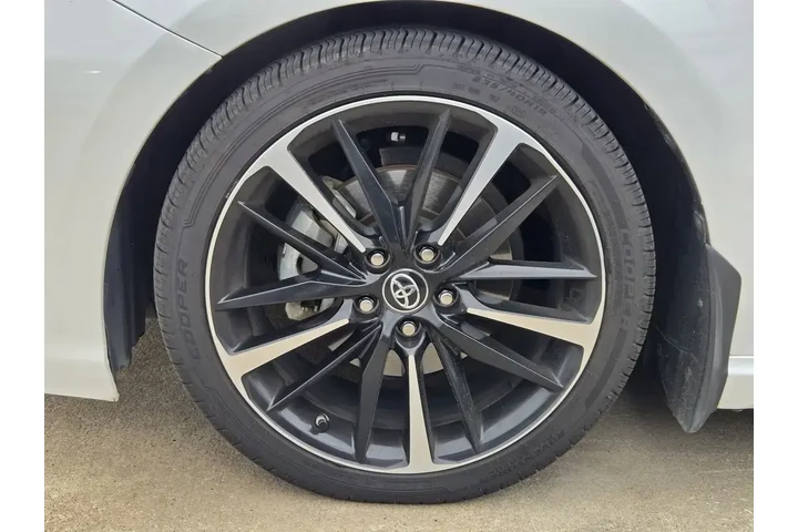 $22458 : Toyota Camry 2018 XLE V6 4dr image 10