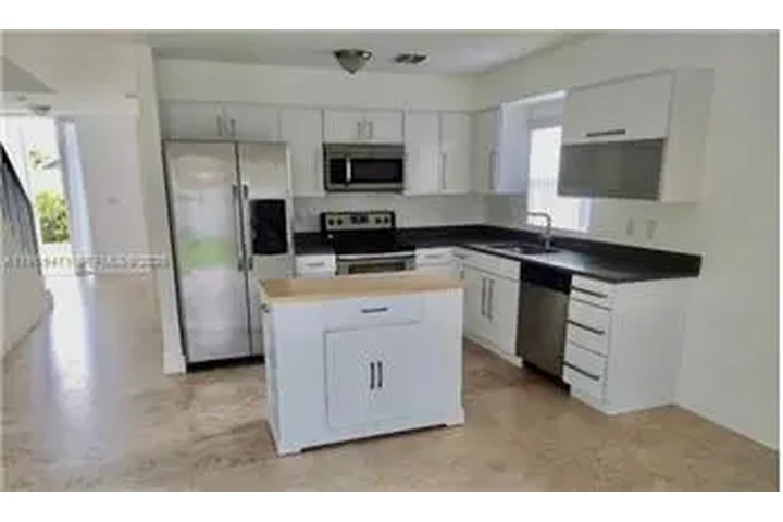 $4500 : Rental property with 3 bedro image 6