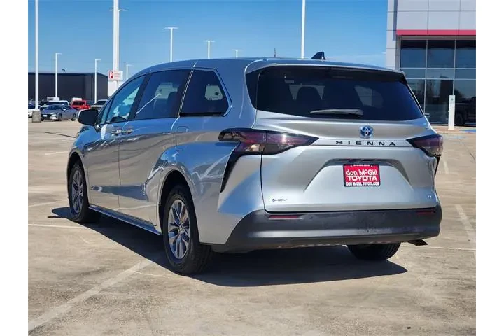 $38961 : Toyota Sienna 2025 LE 8-Pass image 5