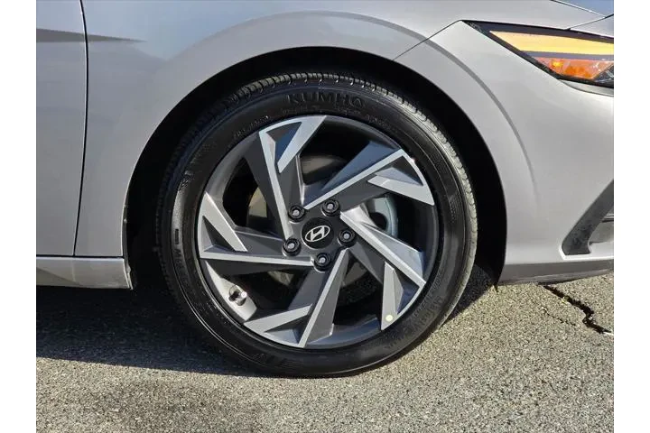 $20250 : Hyundai ELANTRA 2025 SEL Spo image 7