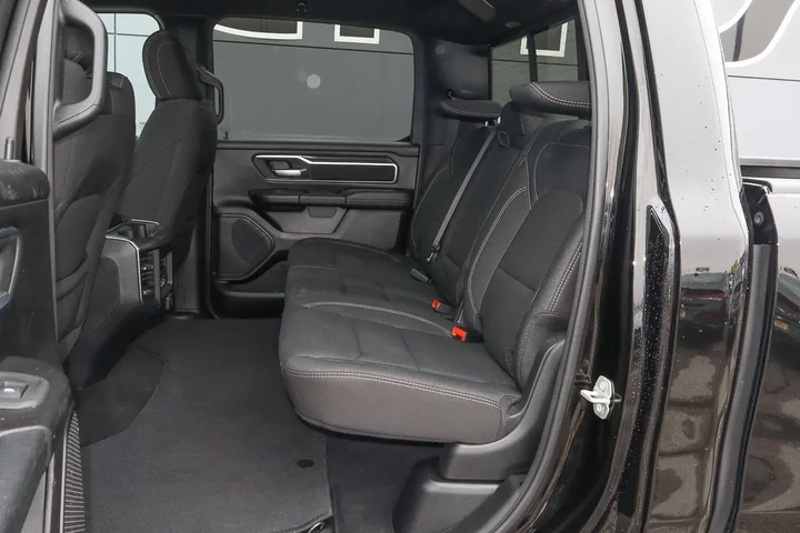 $38988 : 2025 1500 Big Horn 4x4 Crew C image 8