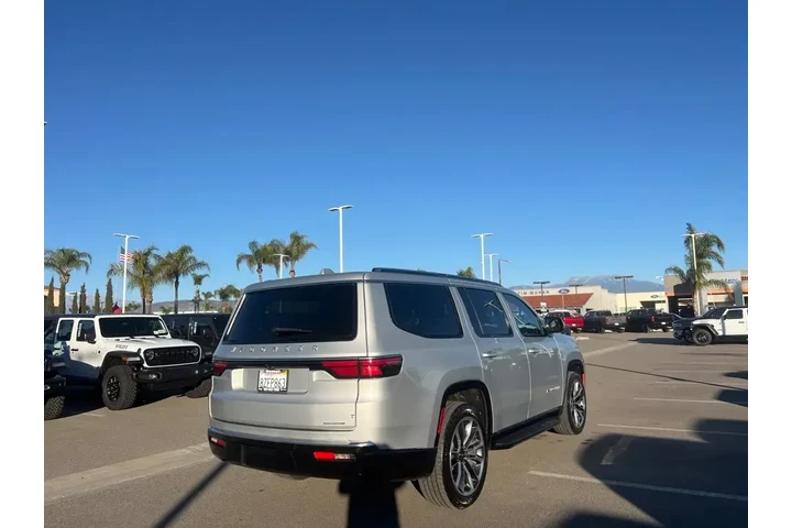 $38998 : Jeep Wagoneer 2022 4x2 Serie image 8