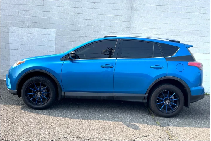 $14998 : 2017 RAV4 LE AWD (Natl) image 3