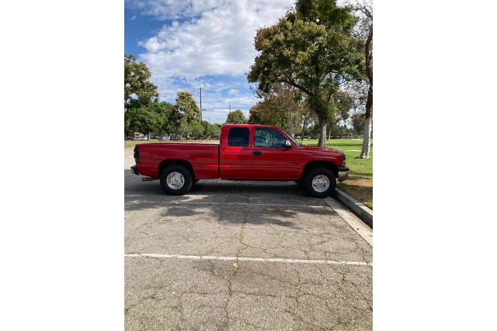 $10500 : 2000 Chevy Silverado image 2