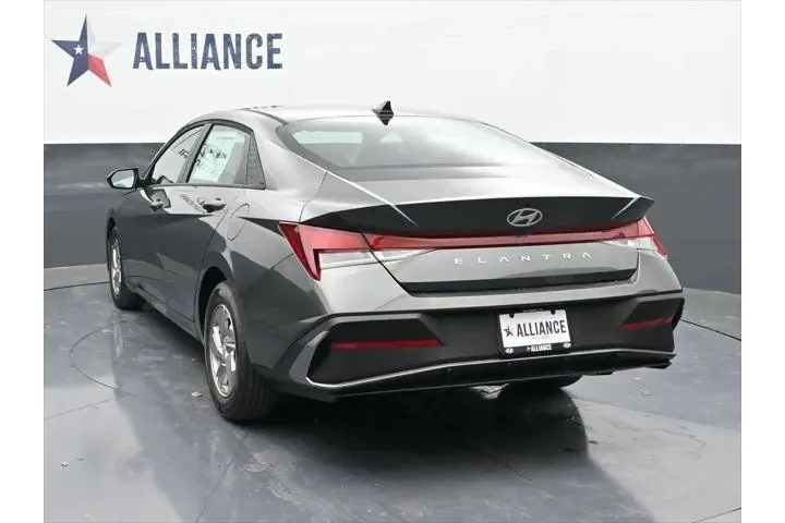 $20945 : Hyundai ELANTRA 2025 SE 4dr image 5