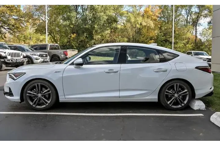 $23490 : Acura Integra 2023 4dr Liftb image 5