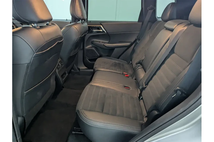 $25997 : Mitsubishi Outlander 2024 SE image 9