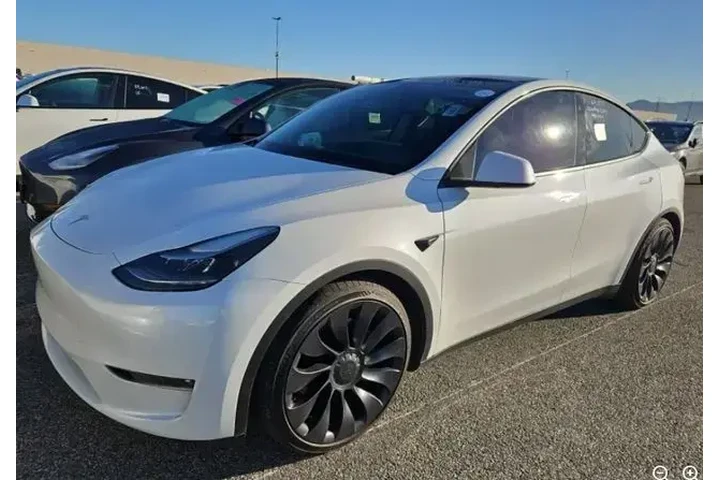 $27750 : Tesla Model Y 2021 AWD Long image 2