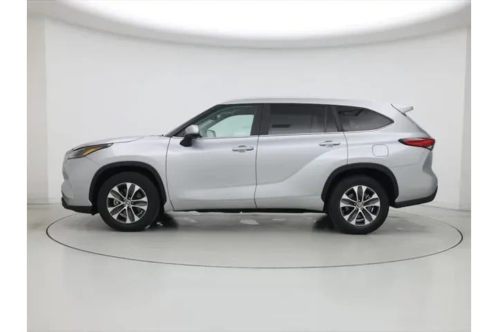 $38998 : Toyota Highlander 2023 XLE 4 image 3