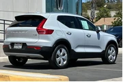 $24900 : Volvo XC40 2022 AWD T5 Momen thumbnail