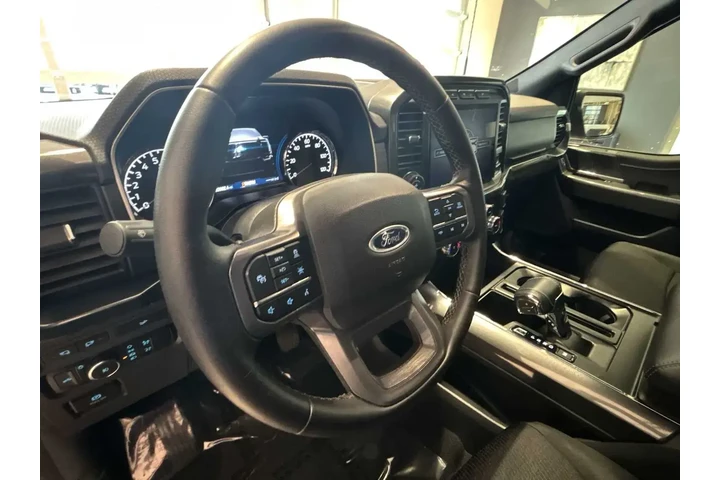 $37972 : Ford F-150 2023 4x4 XLT 4dr image 9