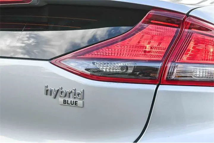 $16000 : Hyundai IONIQ Hybrid 2022 Bl image 9