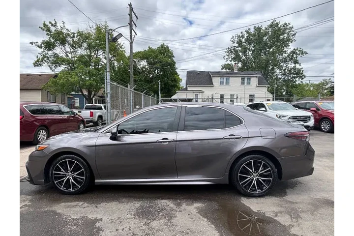 $20995 : 2021 Camry SE image 5