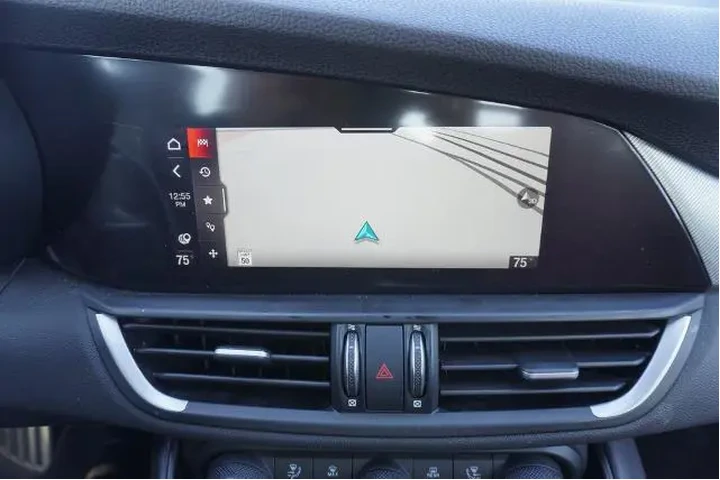 $28988 : Alfa Romeo Giulia 2022 Ti 4d image 10