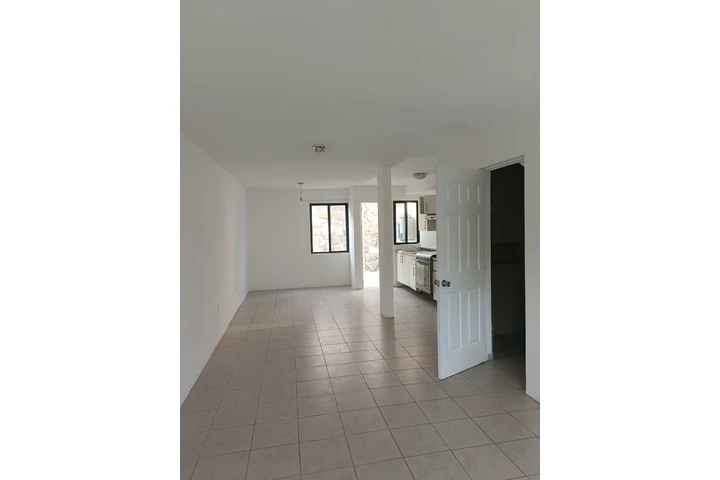 $8500 : RENTA DE BONITA CASA EN FRACCI image 2