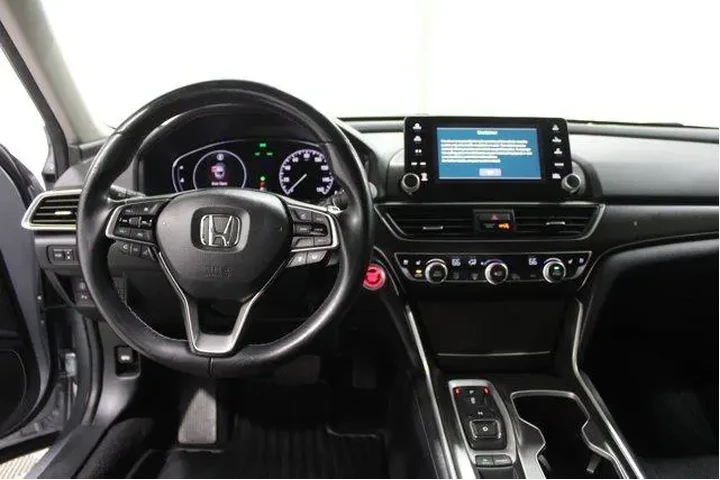 $26989 : Honda Accord 2019 Touring 4d image 2