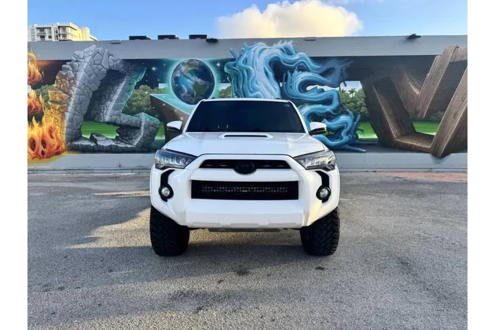 $30699 : 2019 4Runner SR5 Premium image 3