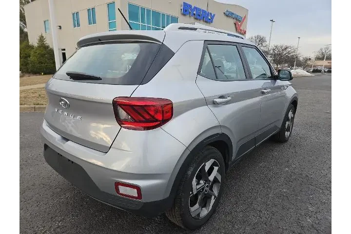 $19851 : Hyundai VENUE 2025 SEL 4dr C image 8