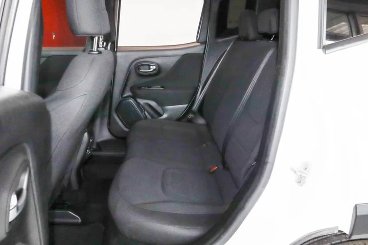 $15988 : 2020 Renegade Latitude FWD image 8