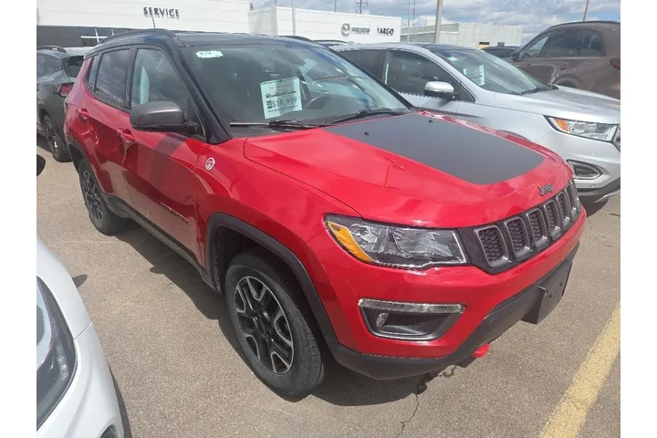 2019 Compass Trailhawk image 1