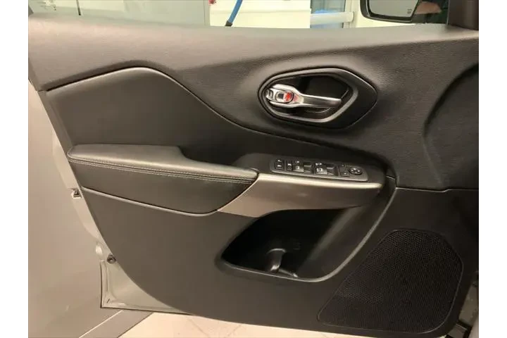 $15900 : Jeep Cherokee 2019 4x4 Latit image 7