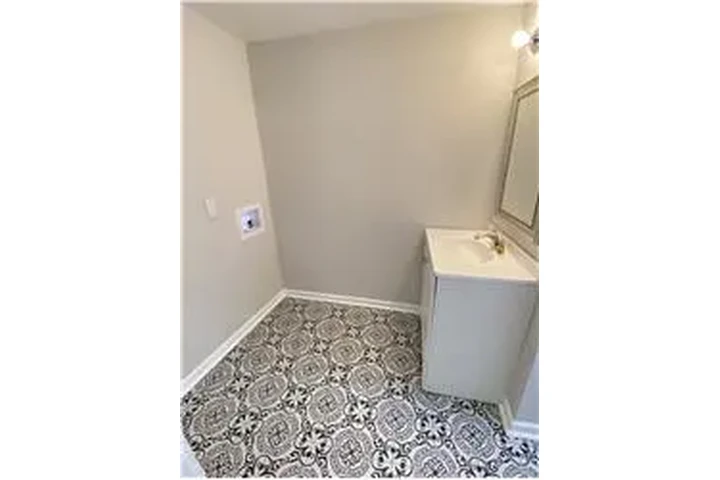 $1600 : Rental property with 2 bedro image 5