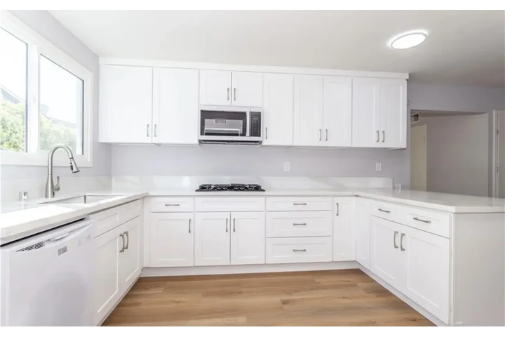 $2500 : 3Bed 2Bath Home in Los Angeles image 5