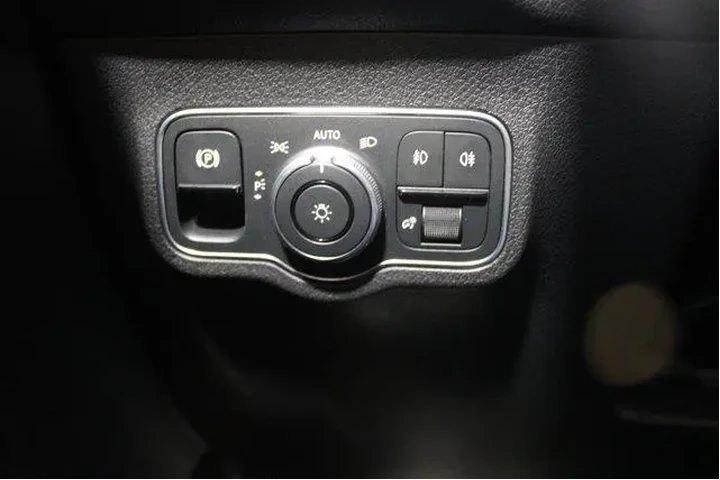 $34977 : Mercedes-Benz GLB 2024 GLB 2 image 7