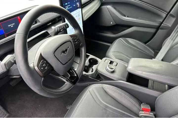 $29996 : Ford Mustang Mach-E 2024 Pre image 4