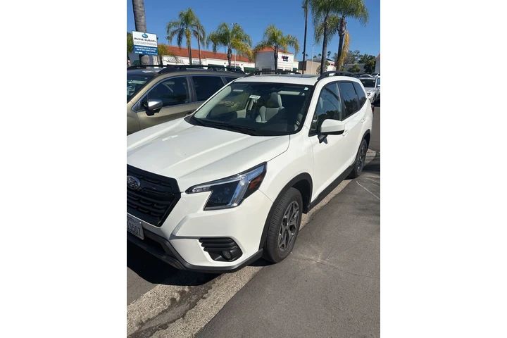 $29948 : Subaru Forester 2023 AWD Pre image 1