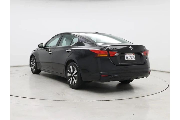 $13998 : Nissan Altima 2021 2.5 SV 4d image 2