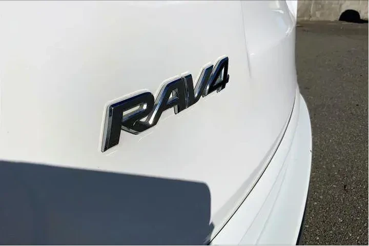 $17985 : Toyota RAV4 2017 AWD XLE 4dr image 8