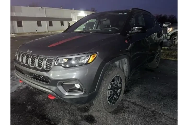 $25900 : Jeep Compass 2024 4x4 Trailh image 1