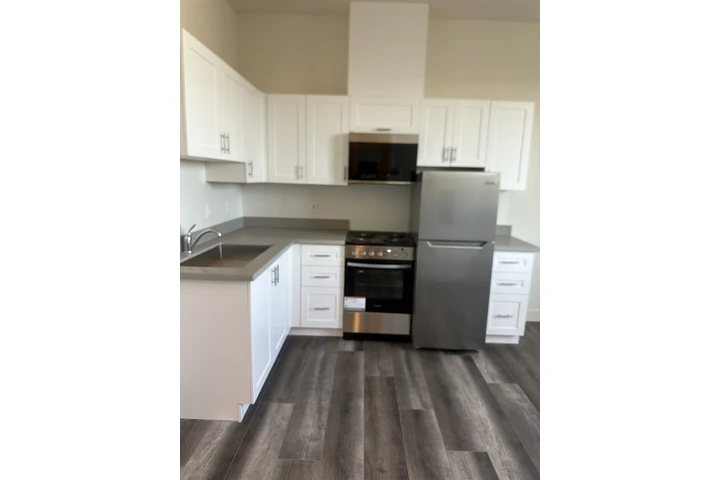 $2200 : Apts image 2