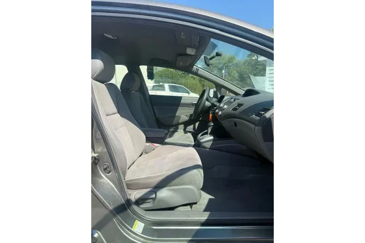 $5899 : Honda Civic 2008 LX 4dr Seda image 5