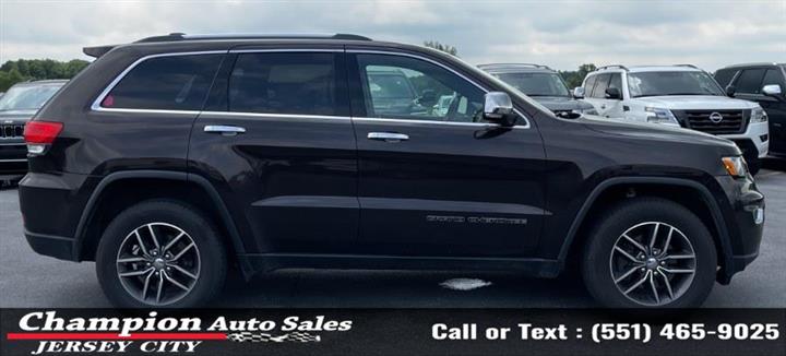 Used 2017 Grand Cherokee Limi image 3