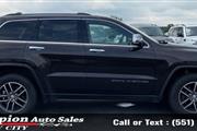 Used 2017 Grand Cherokee Limi thumbnail