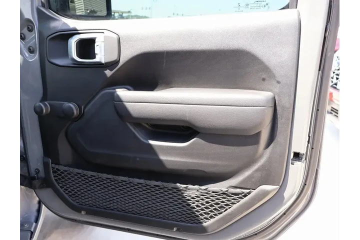 $25397 : Jeep Wrangler Unlimited 2022 image 8