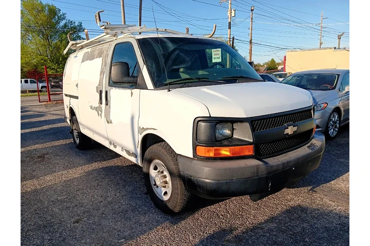 $6000 : 2010 Express 2500 image 2