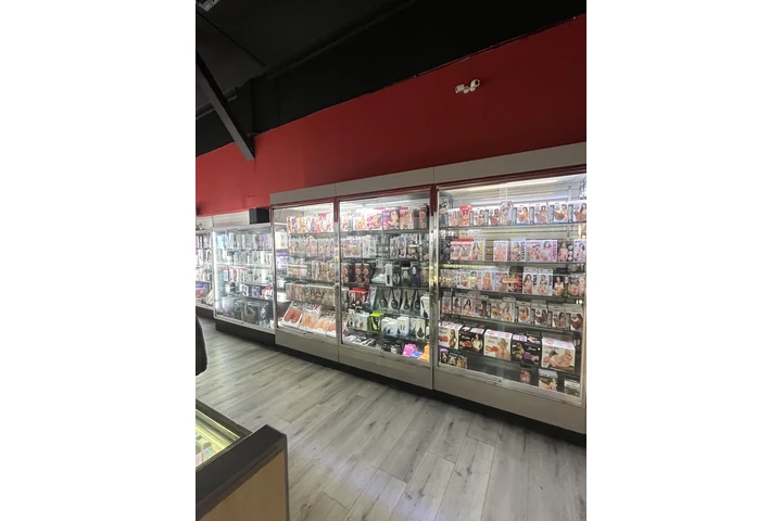 $350 : Showcases and wall cases image 6