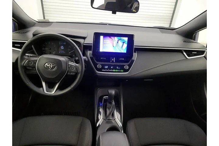 $24998 : Toyota Corolla Hatchback 202 image 9