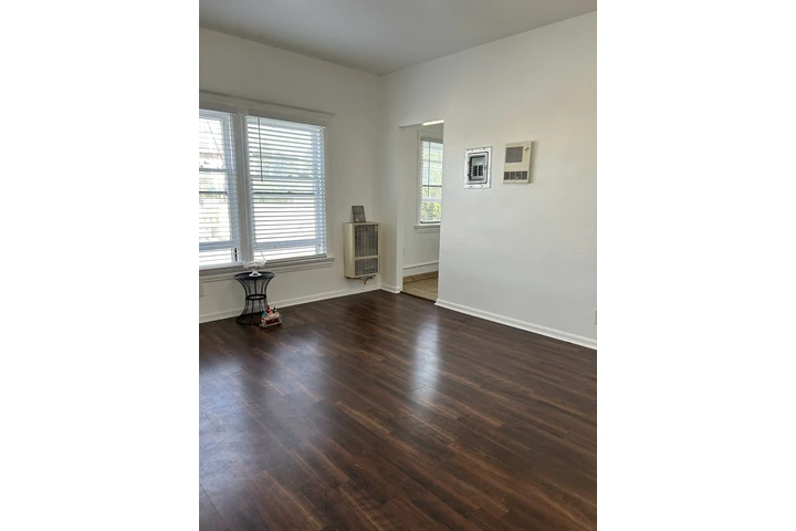 $1295 : 🏡 Estudio en Renta – Excelent image 10