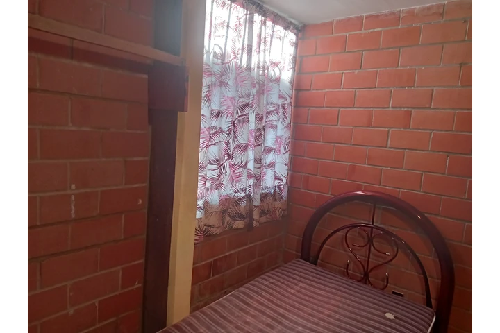 $2800 : RECAMARA PARA MUJER EN ALVARO image 10