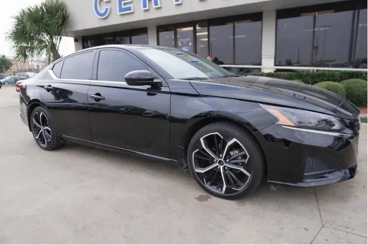 $23488 : Nissan Altima 2023 2.5 SR 4d image 1