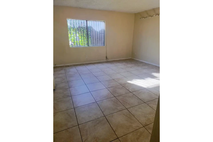 $1500 : Estudio en LA de renta image 2