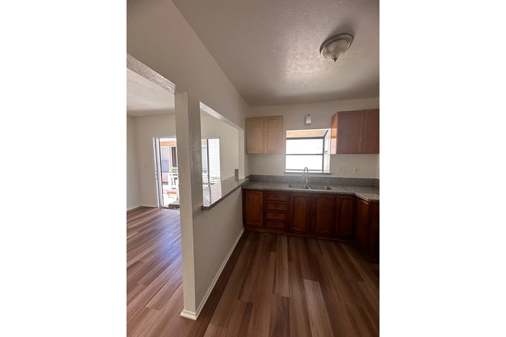 $1550 : Studio 1151 E Appleton St. image 5