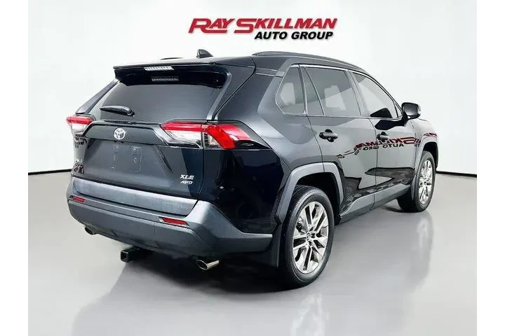 $28975 : Toyota RAV4 2021 AWD XLE Pre image 7